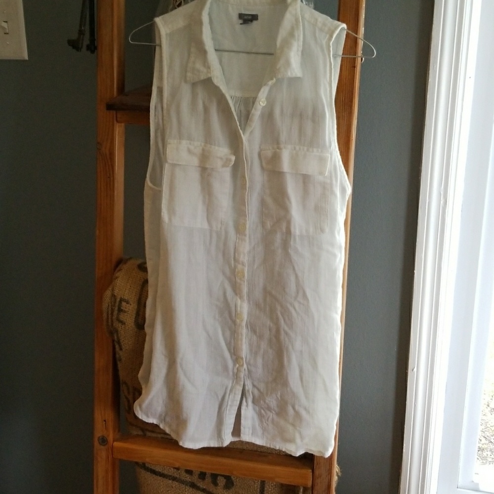 Aerie sleeveless buttondown